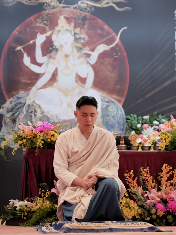 主法者於摩利支天壇城前主持法會